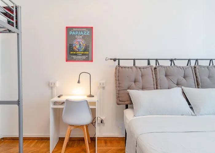 La Siesta, X Famiglie E Piccoli Gruppi Turín